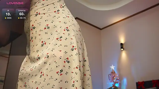 Snapshot of LinaSiren chatting on 12-20-24, 06:40 LinaSiren online show from 12-20-24, 06:40