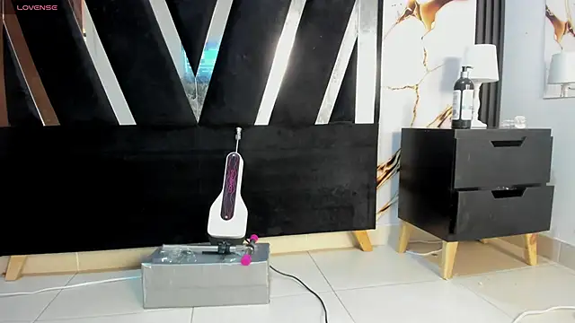 Snapshot of KarinaSimonz chatting on 12-19-25, 07:43 KarinaSimonz online show from 12-19-25, 07:43