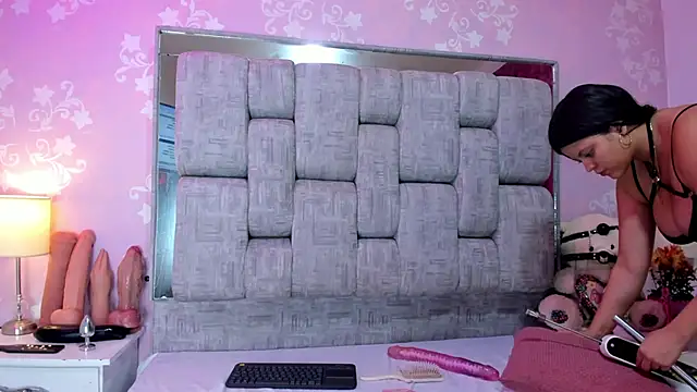 Snapshot of KarinaSimonz chatting on 03-09-26, 03:10 KarinaSimonz online show from 03-09-26, 03:10