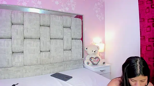 Snapshot of KarinaSimonz chatting on 03-11-26, 02:39 KarinaSimonz online show from 03-11-26, 02:39