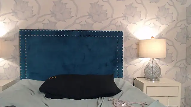 Snapshot of Aleja_gh1 chatting on 02-02-25, 01:55 Aleja gh1 online show from 02-02-25, 01:55