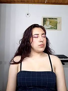 Emi chik online show from 01-16-25, 11:15