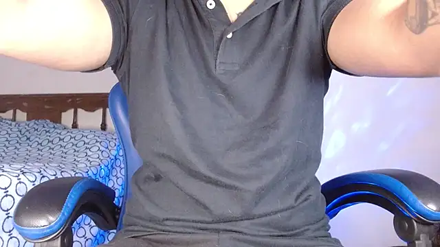 Snapshot of SexyBoy-Bigclit chatting on 11-28-25, 02:42 SexyBoy-Bigclit online show from 11-28-25, 02:42