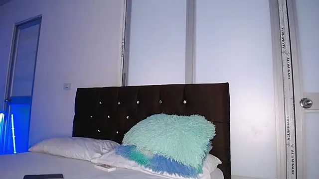 Sweet hot mia online show from 04-07-26, 01:55