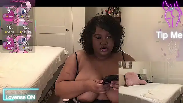 Snapshot of explosivekitty69 chatting on 09-12-25, 03:28 explosivekitty69 online show from 09-12-25, 03:28