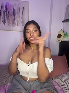 Snapshot of Isabella_fasilier chatting on 02-05-25, 03:13 Isabella fasilier online show from 02-05-25, 03:13