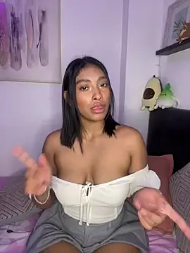 Snapshot of Isabella_fasilier chatting on 02-06-25, 12:33 Isabella fasilier online show from 02-06-25, 12:33