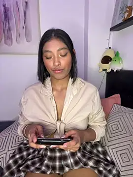 Snapshot of Isabella_fasilier chatting on 02-14-25, 12:41 Isabella fasilier online show from 02-14-25, 12:41