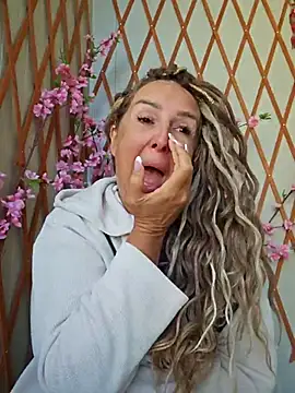 MariaRichi  online show from 10-06-25, 06:44