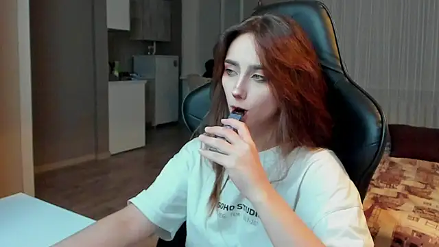 Snapshot of SilverDream chatting on 02-11-25, 01:41 SilverDream online show from 02-11-25, 01:41