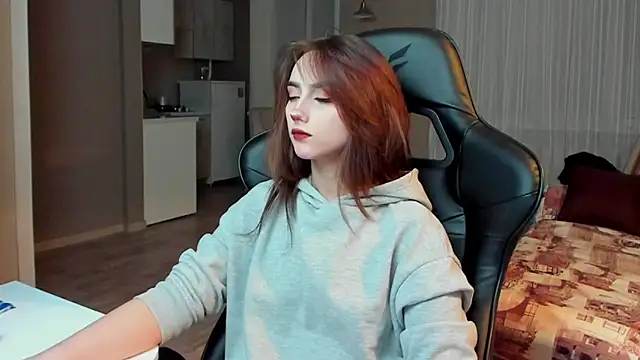 Snapshot of SilverDream chatting on 02-13-25, 02:45 SilverDream online show from 02-13-25, 02:45