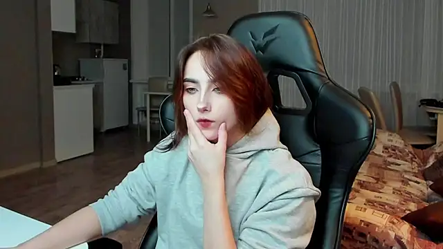 Snapshot of SilverDream chatting on 03-16-25, 11:04 SilverDream online show from 03-16-25, 11:04