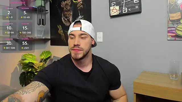 Snapshot of Giorgio-Leone chatting on 10-08-25, 02:31 Giorgio-Leone online show from 10-08-25, 02:31