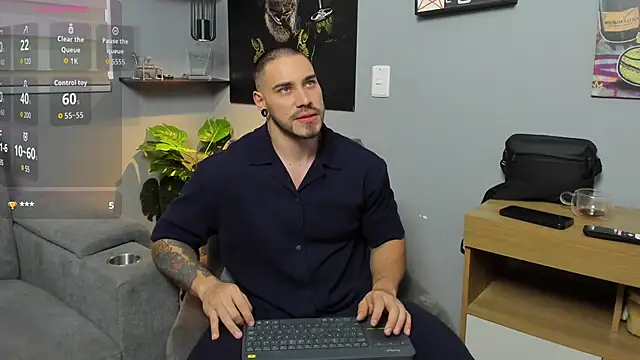 Snapshot of Giorgio-Leone chatting on 10-19-25, 07:47 Giorgio-Leone online show from 10-19-25, 07:47