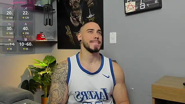 Snapshot of Giorgio-Leone chatting on 12-22-25, 12:40 Giorgio-Leone online show from 12-22-25, 12:40