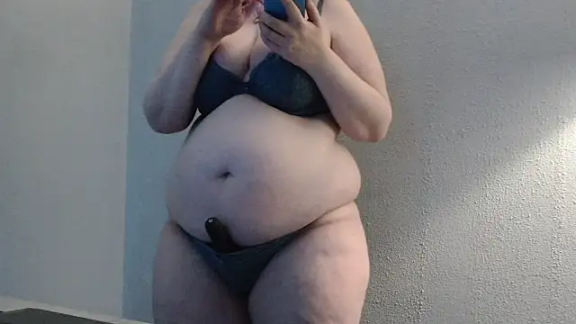 Snapshot of desiree1981 chatting on 02-27-26, 12:05 desiree1981 online show from 02-27-26, 12:05