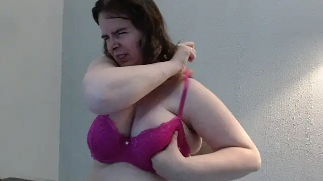 Snapshot of desiree1981 chatting on 06-23-26, 09:07 desiree1981 online show from 06-23-26, 09:07