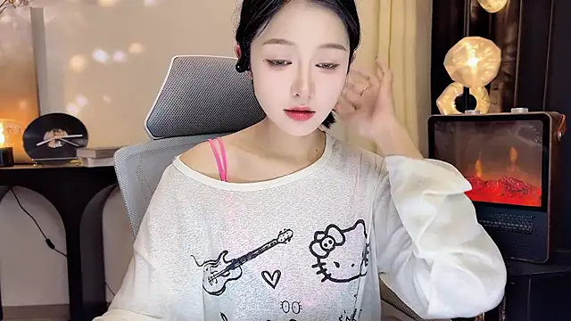 Snapshot of xiaodaibabyy chatting on 02-11-25, 04:56 xiaodaibabyy online show from 02-11-25, 04:56