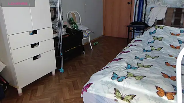 Snapshot of -LauraGold- chatting on 12-26-24, 10:59 -LauraGold- online show from 12-26-24, 10:59