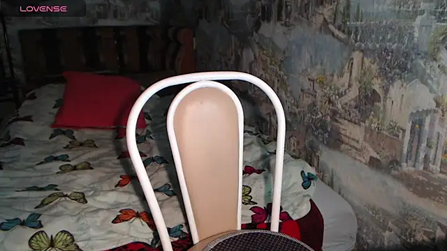 Snapshot of -LauraGold- chatting on 01-08-25, 08:39 -LauraGold- online show from 01-08-25, 08:39