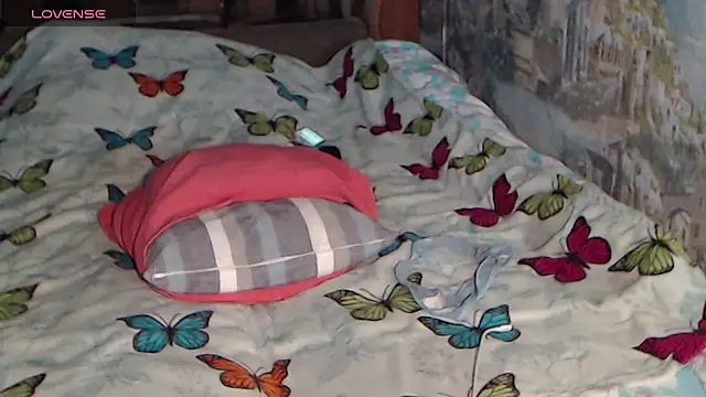 Snapshot of -LauraGold- chatting on 01-11-25, 10:51 -LauraGold- online show from 01-11-25, 10:51