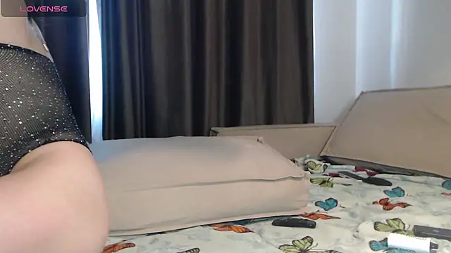 Snapshot of -LauraGold- chatting on 02-17-25, 12:59 -LauraGold- online show from 02-17-25, 12:59