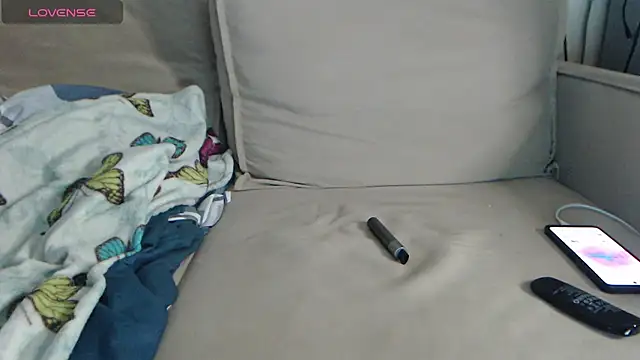 Snapshot of -LauraGold- chatting on 03-03-25, 08:11 -LauraGold- online show from 03-03-25, 08:11