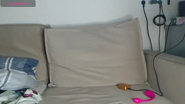 Snapshot of -LauraGold- chatting on 03-05-25, 01:21 -LauraGold- online show from 03-05-25, 01:21