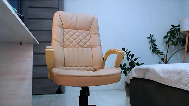 Snapshot of NaughtyNylonFeet chatting on 10-22-25, 03:18 NaughtyNylonFeet online show from 10-22-25, 03:18