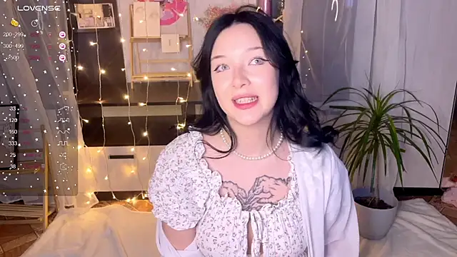 EmmaKittyCat online show from 11-29-25, 07:50