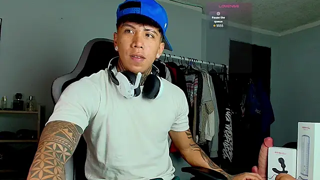 Nickhot0609 online show from 10-03-25, 11:18