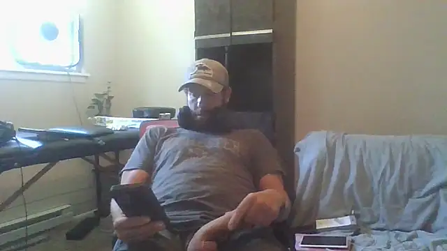 Snapshot of axelongshaft69 chatting on 08-01-26, 03:44 axelongshaft69 online show from 08-01-26, 03:44