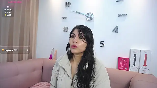 Snapshot of Melodi_Roux chatting on 01-10-26, 01:24 Melodi Roux online show from 01-10-26, 01:24