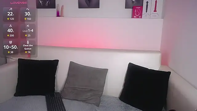 Snapshot of Melodi_Roux chatting on 02-11-26, 01:05 Melodi Roux online show from 02-11-26, 01:05