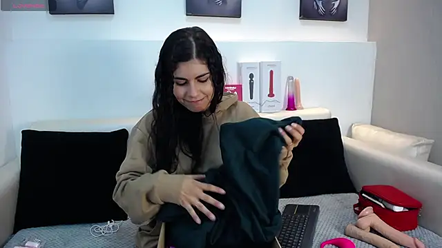 Snapshot of Melodi_Roux chatting on 04-07-26, 01:44 Melodi Roux online show from 04-07-26, 01:44