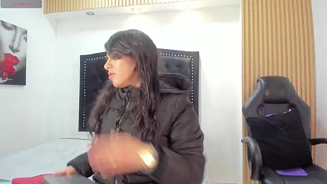 Snapshot of Melodi_Roux chatting on 04-17-26, 01:14 Melodi Roux online show from 04-17-26, 01:14