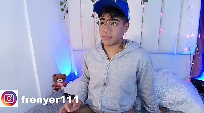 Snapshot of kiing_azahell chatting on 02-05-25, 03:34 kiing azahell online show from 02-05-25, 03:34