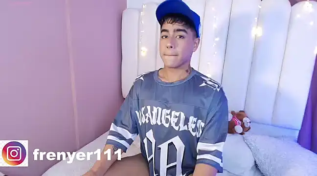 Snapshot of kiing_azahell chatting on 02-11-25, 01:41 kiing azahell online show from 02-11-25, 01:41