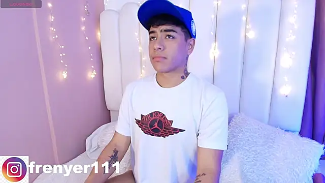 Snapshot of kiing_azahell chatting on 02-28-25, 01:15 kiing azahell online show from 02-28-25, 01:15