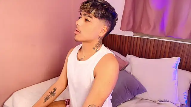 Snapshot of kiing_azahell chatting on 10-18-25, 05:21 kiing azahell online show from 10-18-25, 05:21