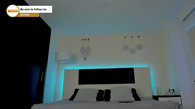 Snapshot of MattDevon chatting on 12-18-25, 04:40 MattDevon online show from 12-18-25, 04:40