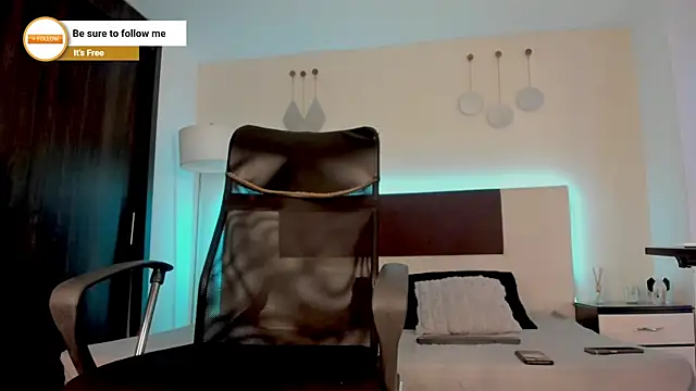 Snapshot of MattDevon chatting on 12-21-25, 05:58 MattDevon online show from 12-21-25, 05:58