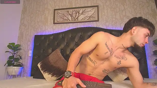 Snapshot of MattDevon chatting on 01-12-26, 06:35 MattDevon online show from 01-12-26, 06:35