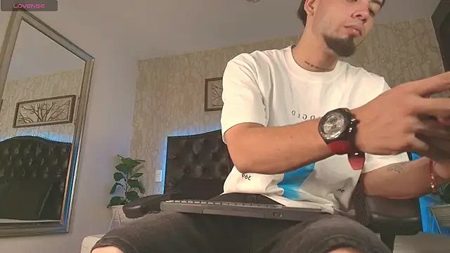 Snapshot of MattDevon chatting on 02-08-26, 01:42 MattDevon online show from 02-08-26, 01:42