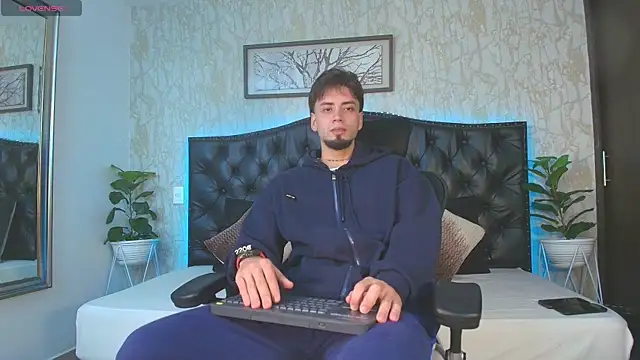 Snapshot of MattDevon chatting on 02-11-26, 03:33 MattDevon online show from 02-11-26, 03:33