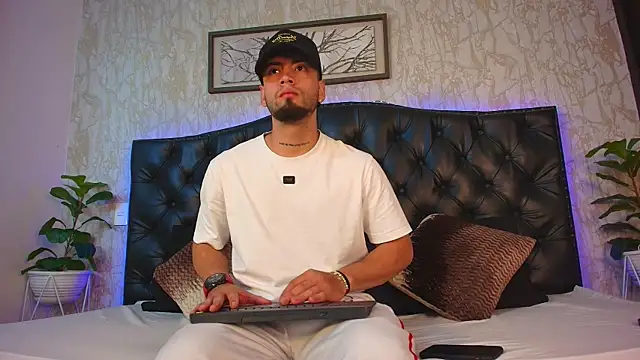 Snapshot of MattDevon chatting on 03-03-26, 05:02 MattDevon online show from 03-03-26, 05:02