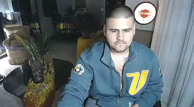 Snapshot of pitbullveryhot chatting on 02-13-25, 06:20 pitbullveryhot online show from 02-13-25, 06:20