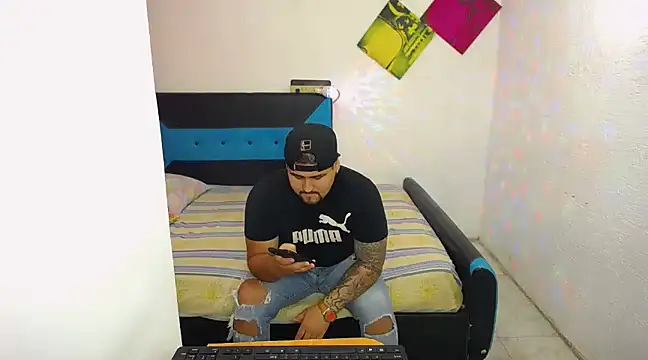 Snapshot of pitbullveryhot chatting on 03-18-25, 06:37 pitbullveryhot online show from 03-18-25, 06:37