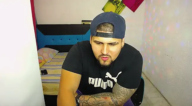 Snapshot of pitbullveryhot chatting on 03-19-25, 07:18 pitbullveryhot online show from 03-19-25, 07:18