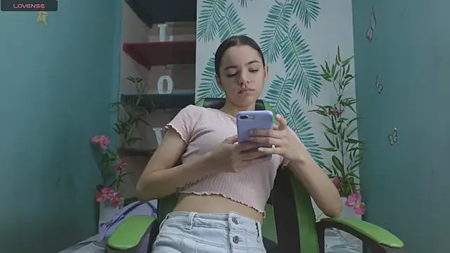 Mia-kalinfa online show from 12-30-24, 12:20